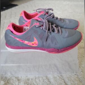 Nike Women's Athletic Shoes in Gray and Pink